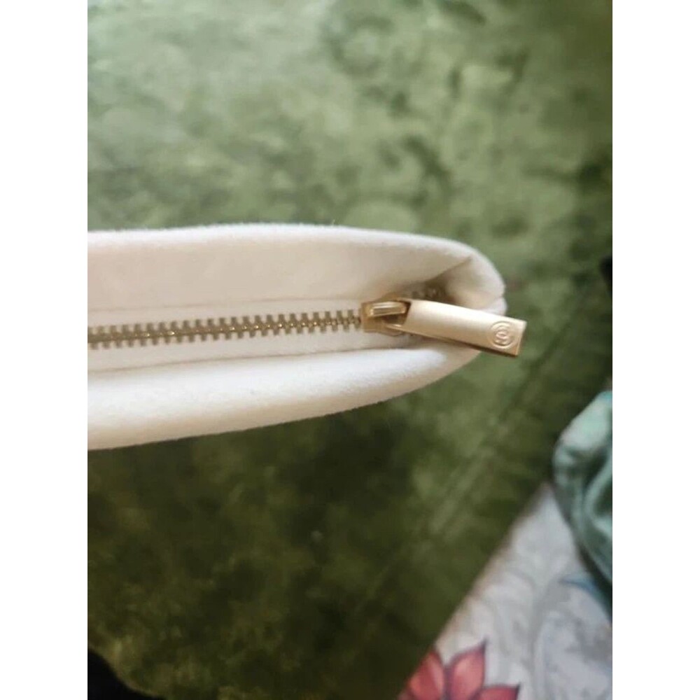 Cosmetic VIP Bag vintage-style CHaNEL Gold floral embroidery, cushy creamywhite - Picture 12 of 15
